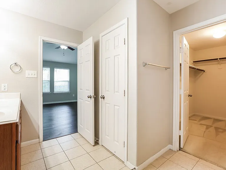 21519 Kings Bend Dr — Photo 10