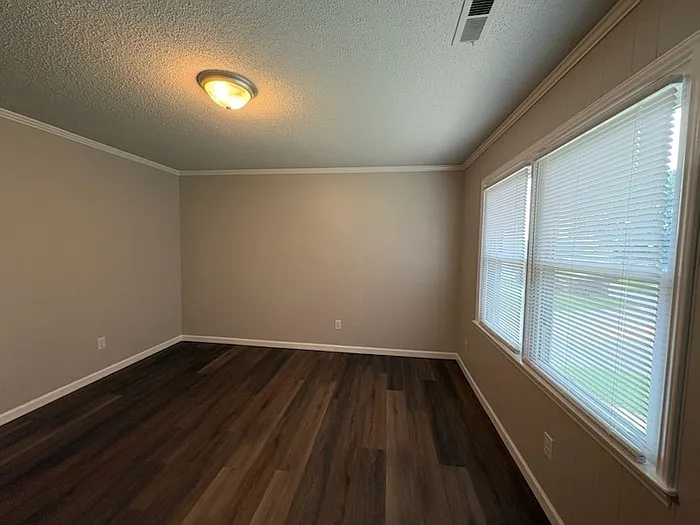 615 Linden St #4 — Photo 10