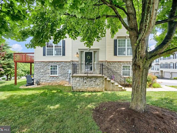 4th image of 2701 Equestrian Dr #140