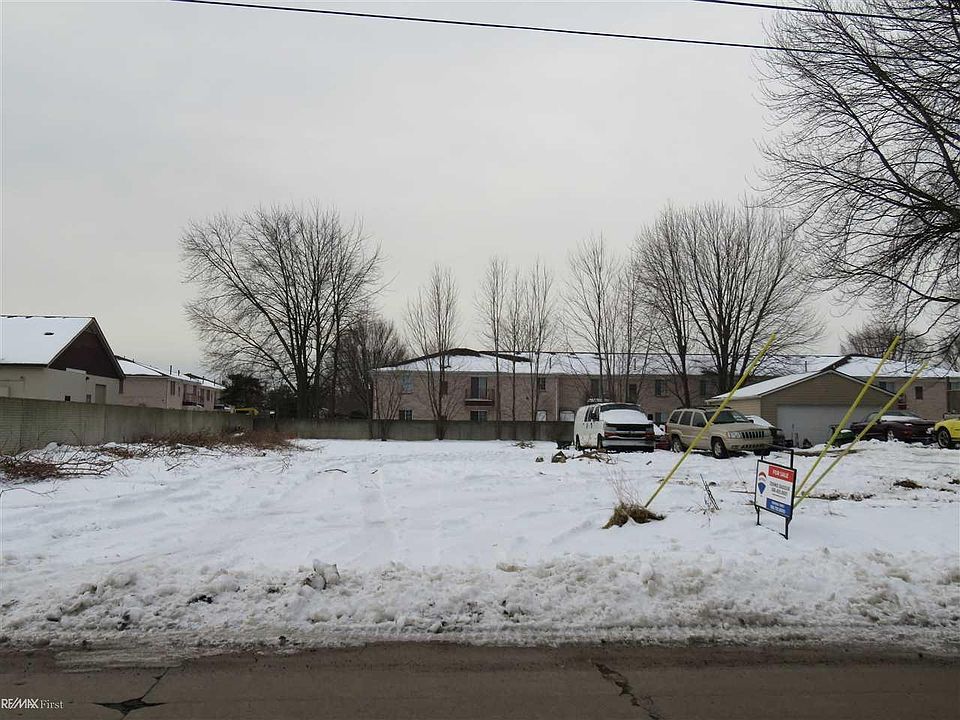 1st image of 23930 Glenwood St