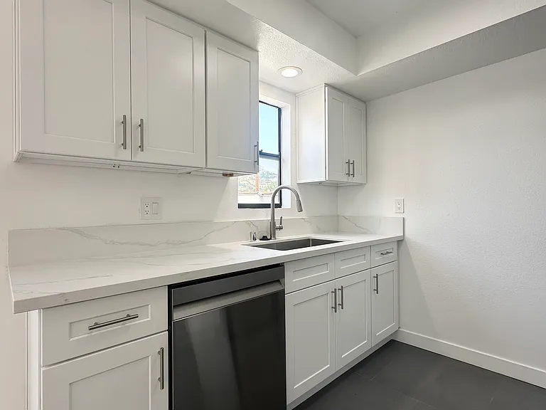 1150 N Columbus Ave #4 — Photo 6