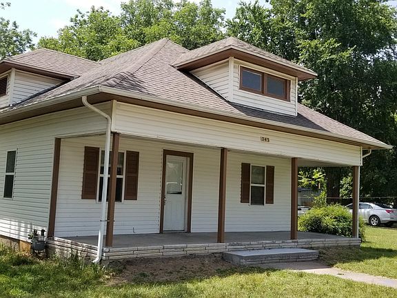 2nd image of 743 Wyandotte Ave