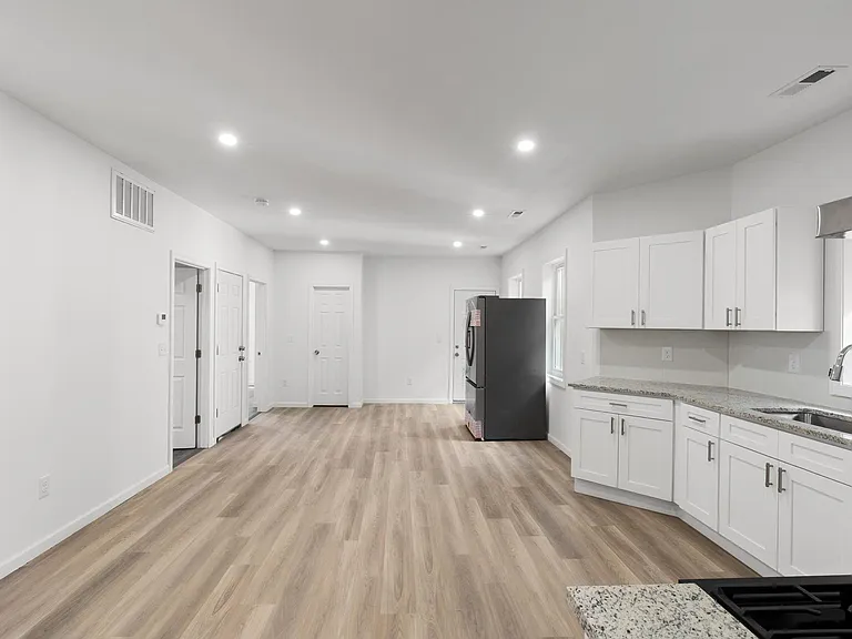 16 Arch St #1 — Photo 6