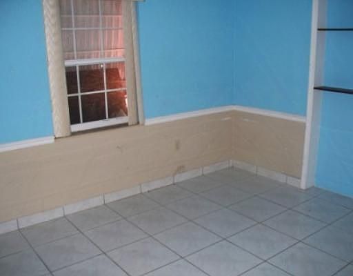 5th image of 410 NW 117th St