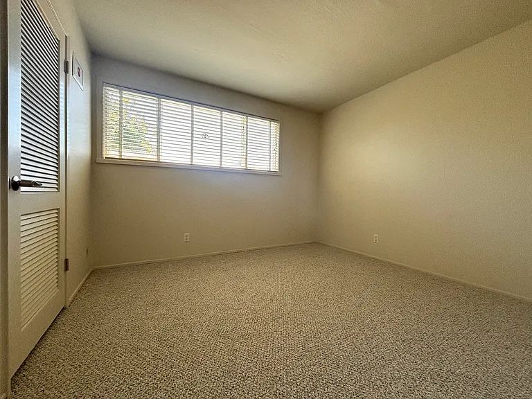 653 Bayview Dr — Photo 26