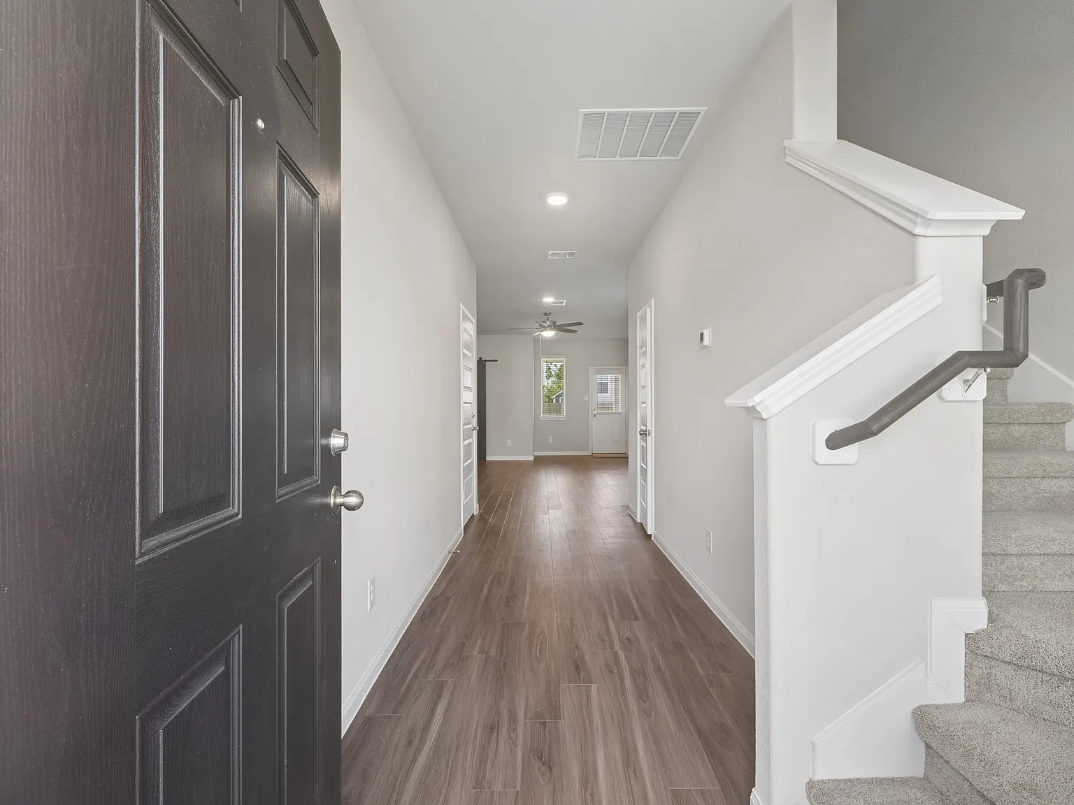 3 bed, 2.5 bath, 2100 sqft, $2,200 — Photo 2