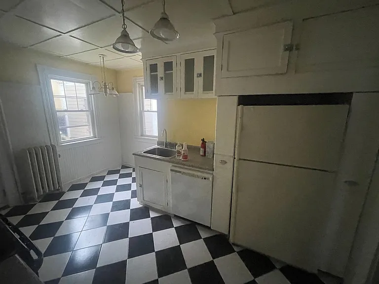 202 Central Ave — Photo 2