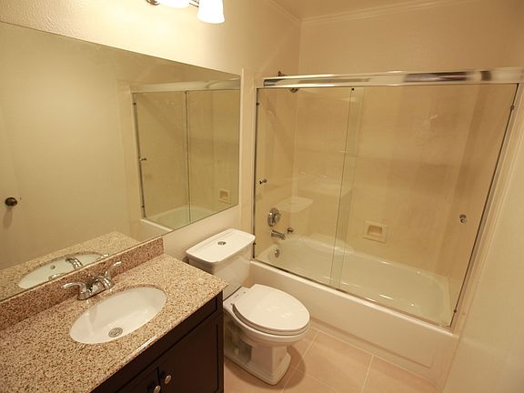 2nd image of 1453 Essex St Unit 3
