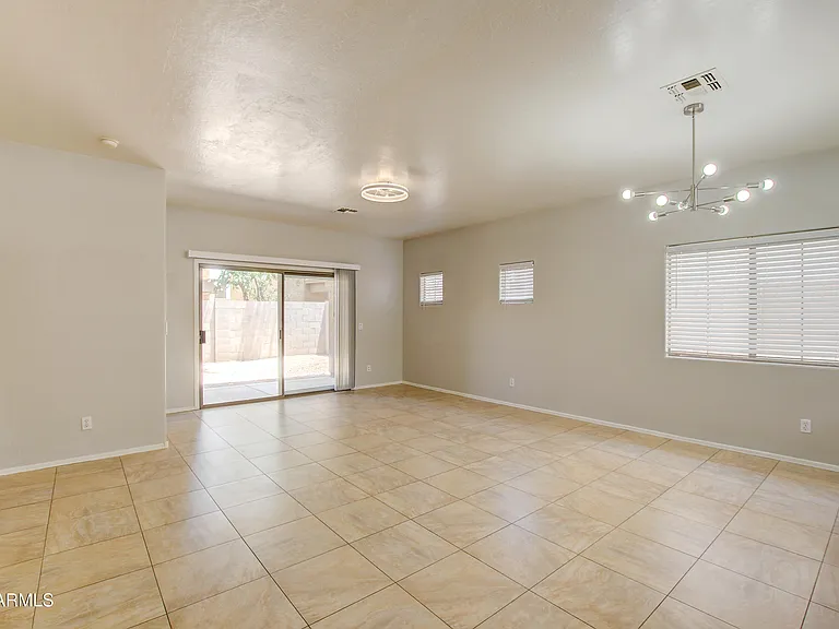 2043 N Holguin Way — Photo 11
