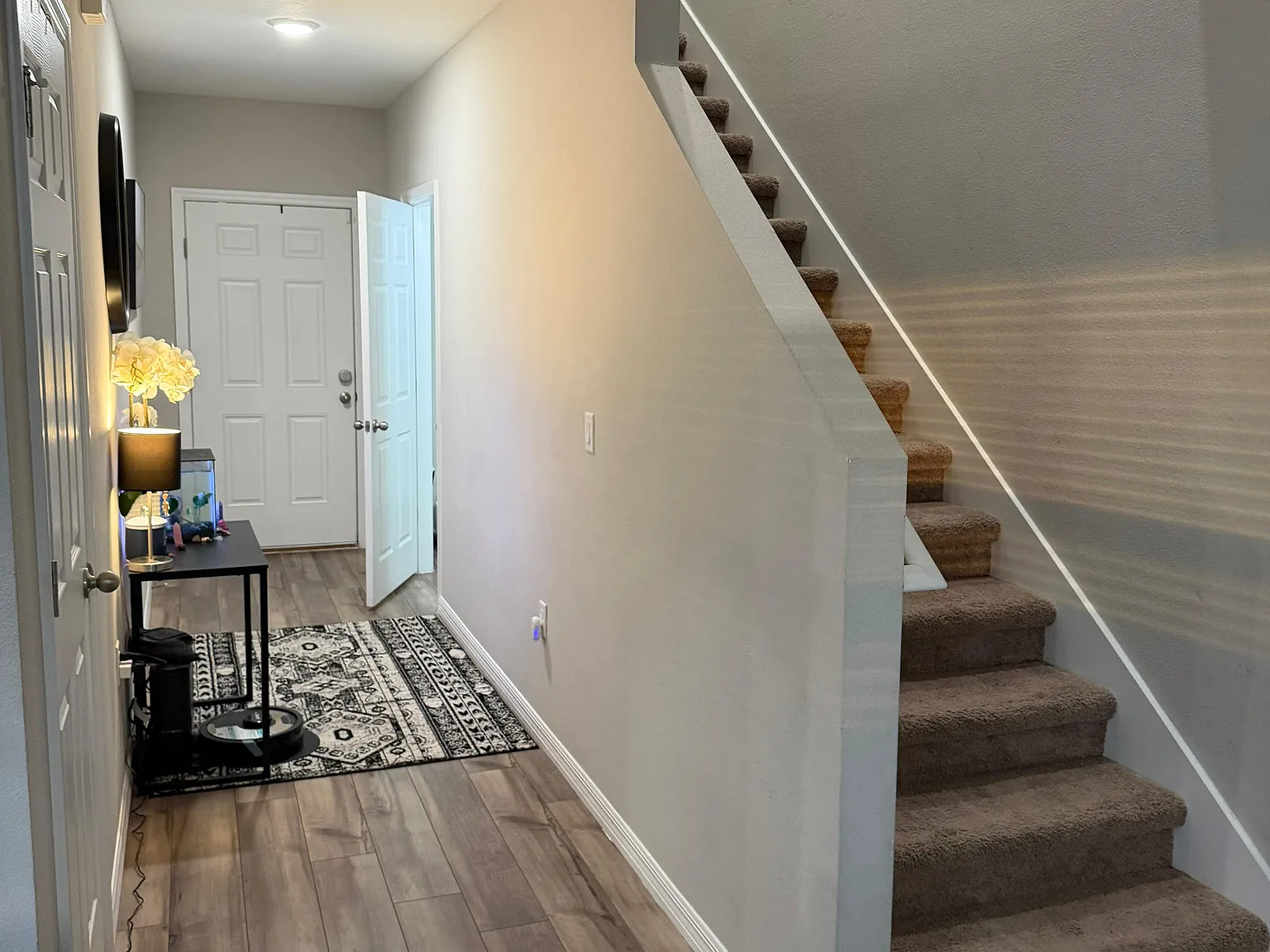 4 bed, 2.5 bath, 2038 sqft, $2,495 — Photo 2