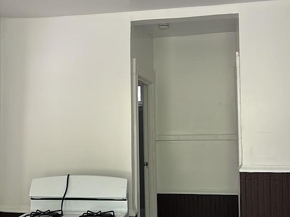 3rd image of 1011 Warren St Unit 2