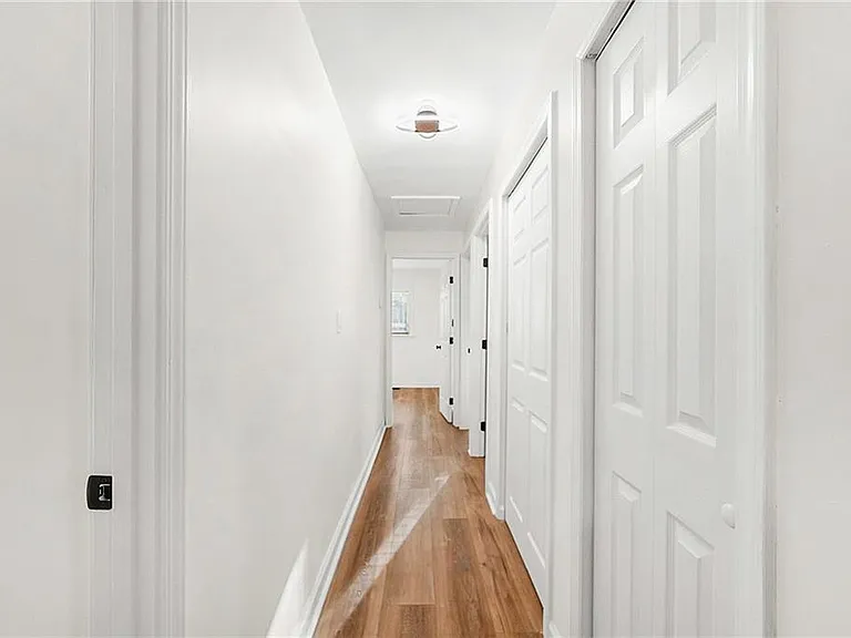 578 Alfred Rd NW — Photo 8