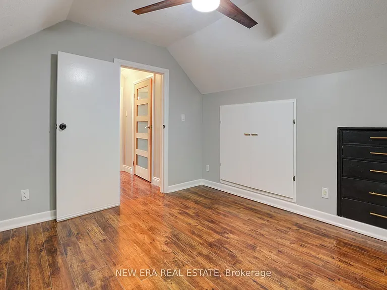 219 Lancaster St W — Photo 28