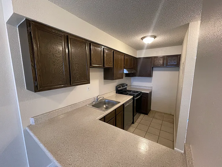 8915 Corona St — Photo 13