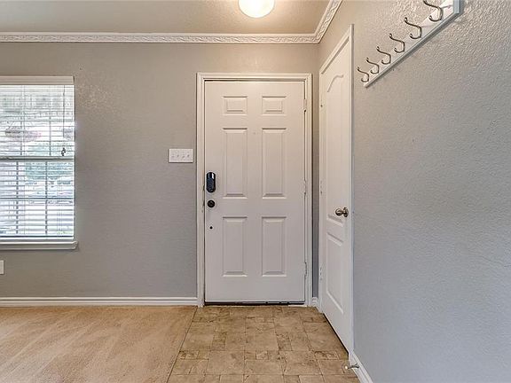 2nd image of 1112 Castle Top Dr