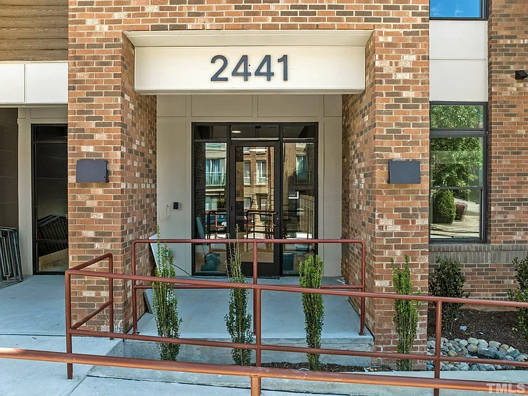2441 Campus Shore Dr #109-A — Photo 21