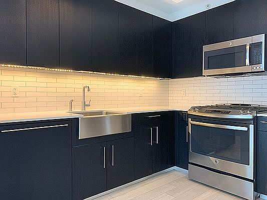 5th image of 535 W 43rd St APT N3e