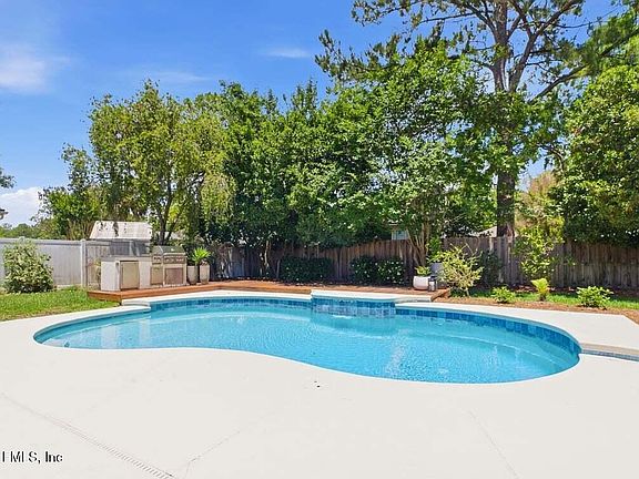 3rd image of 170 EDGEWATER BRANCH Drive