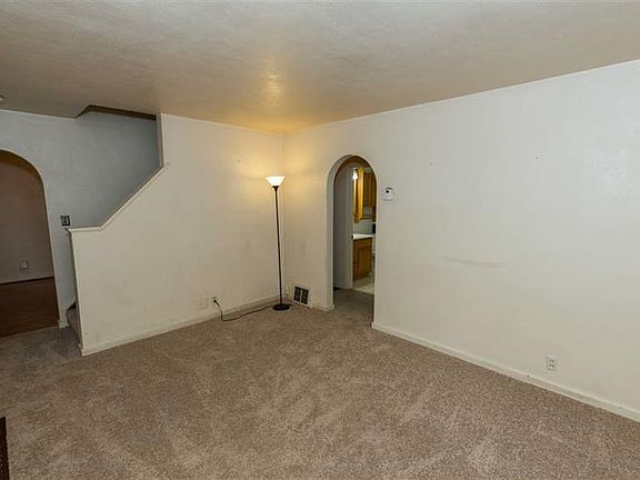 5th image of 2237 Parkview Pl