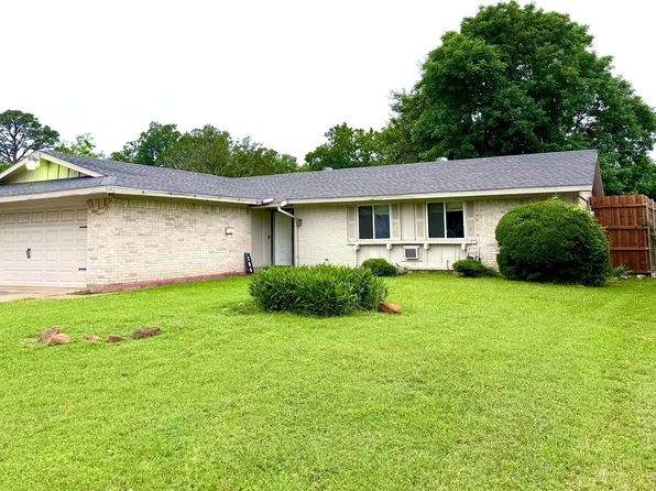 706 Midway Dr W, Euless, TX 76039