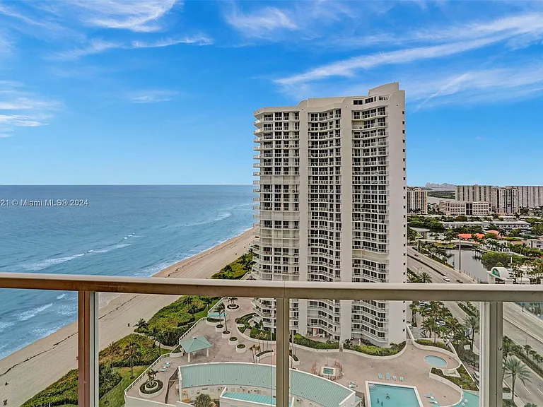 16699 Collins Ave #2209 — Photo 25