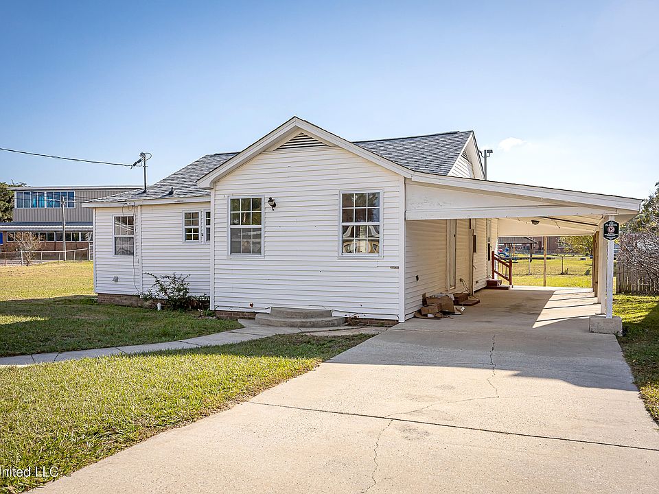 1st image of 802 School Ave