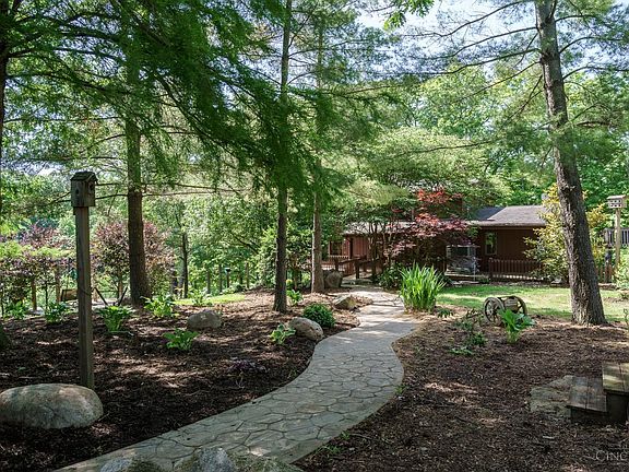 3rd image of 2220 Webb Rd