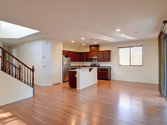 3rd image of 11336 Hedgemont Ave