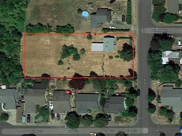940 S 7th St, Independence, OR 97351