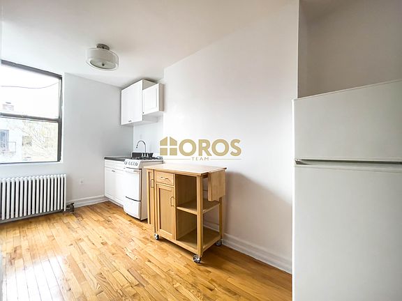 4th image of 337 E 10th St APT 5E