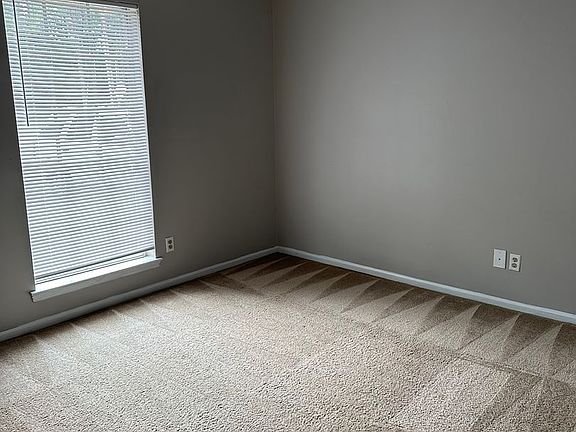 5th image of 929 Live Oak Dr APT B
