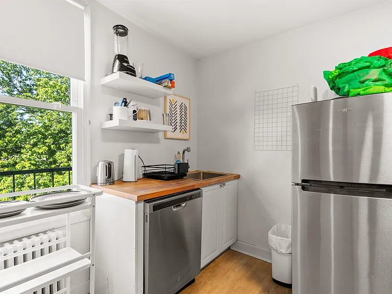 49 Jewett Ave #4 — Photo 12