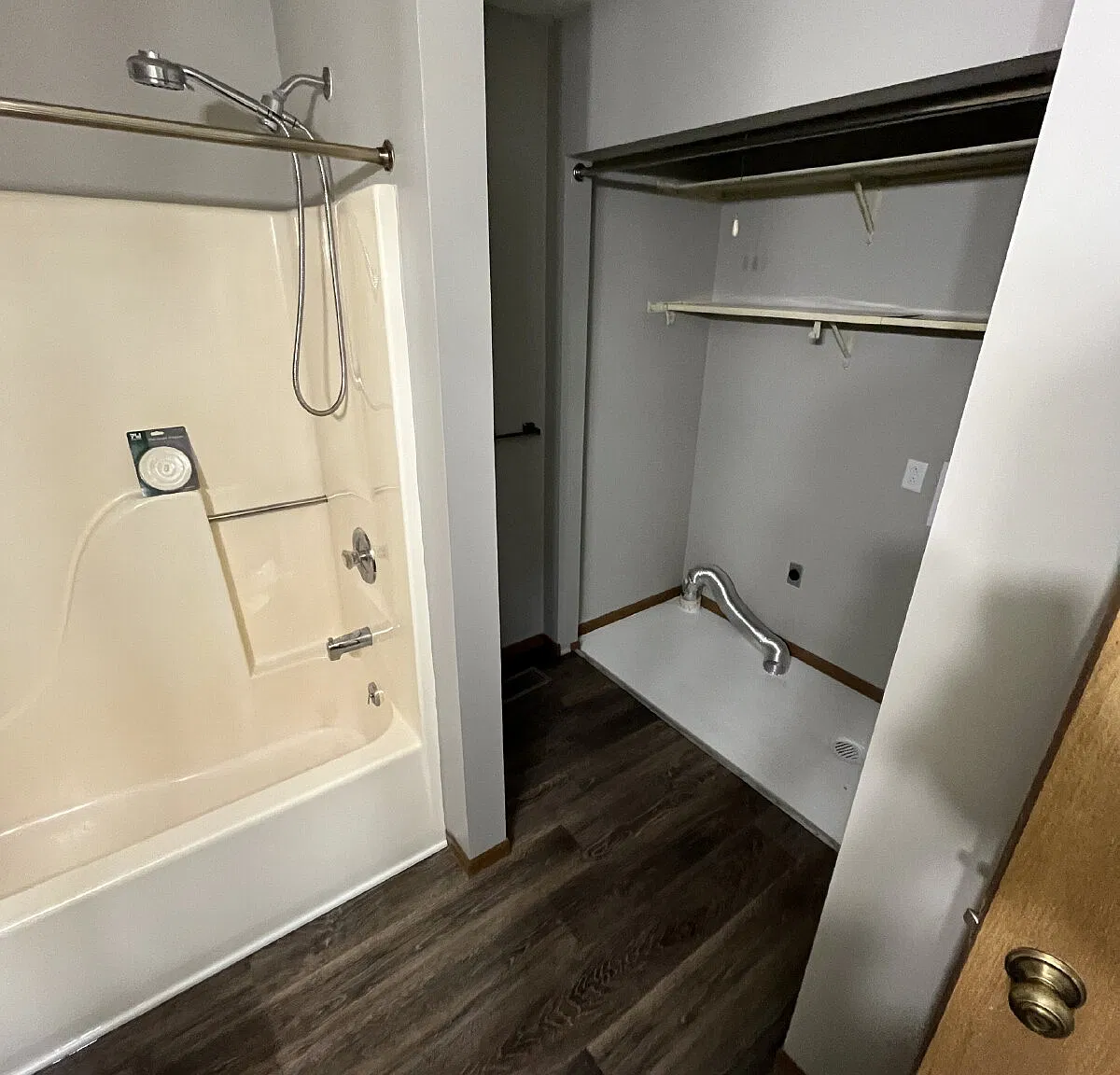 2 bed, 1.0 bath, $1,225 — Photo 4