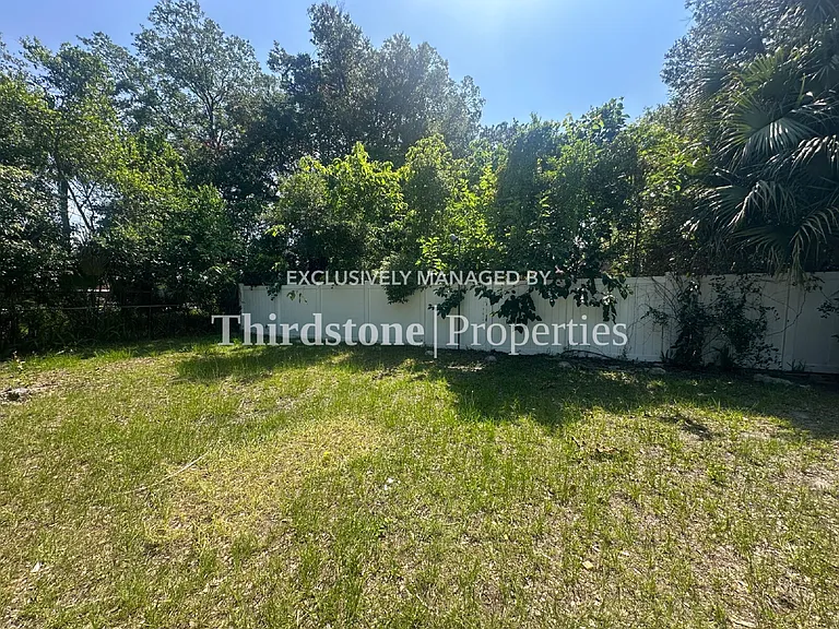 2125 Lambert St — Photo 16