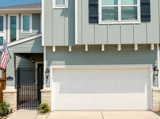 719 Sandy Bay Ln, Kemah, TX 77565