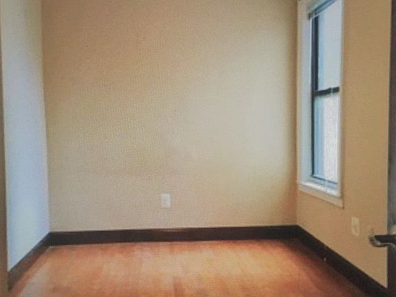 4th image of 3043 34th St APT 3F