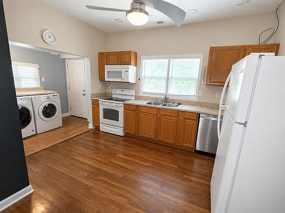4th image of 1043 Crescent Ave