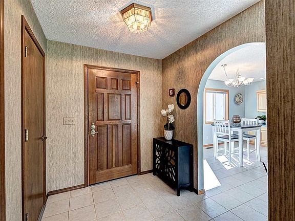 5th image of 1909 Fairway Dr
