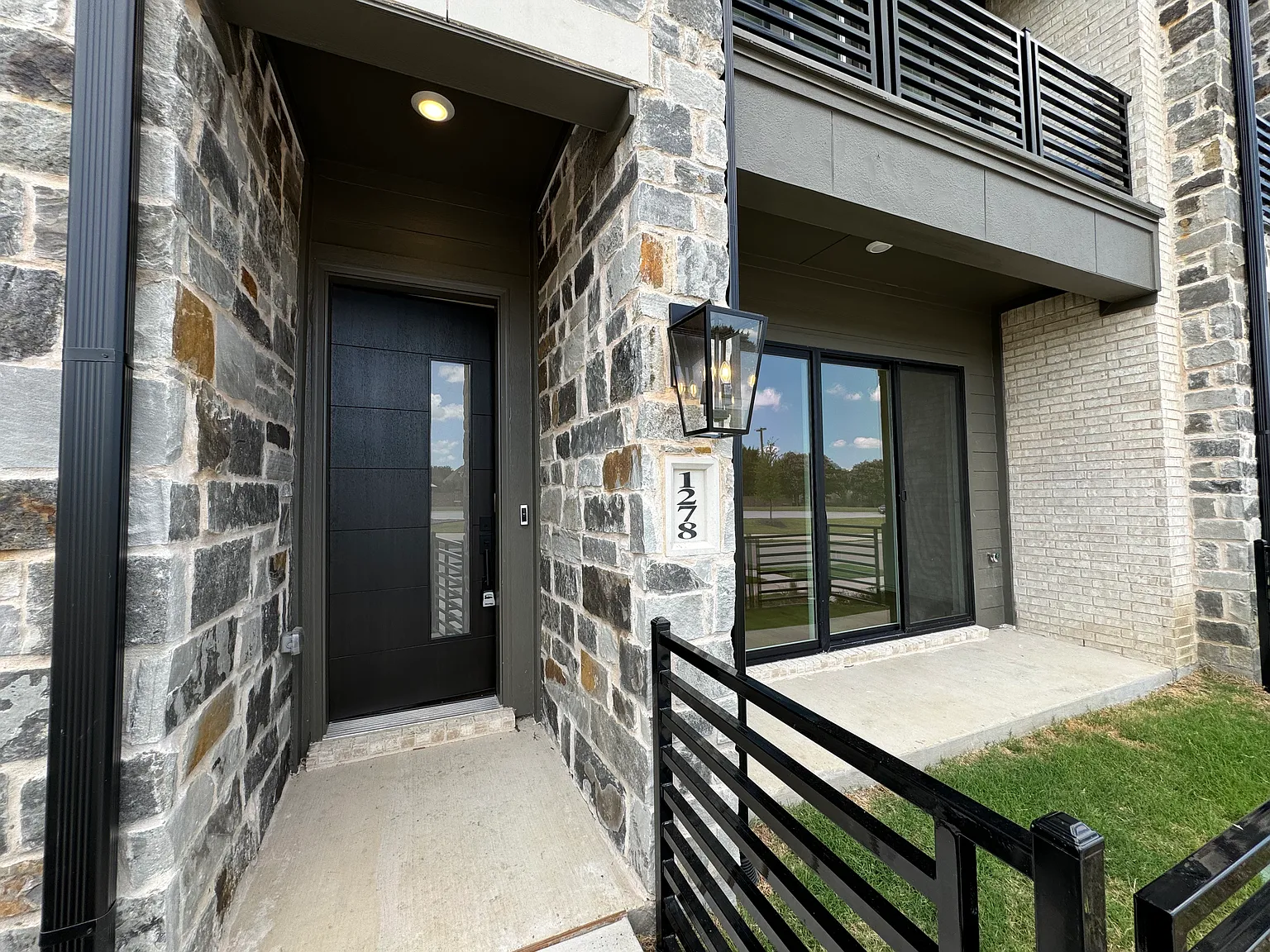 3 bed, 3.5 bath, 2660 sqft, $3,350 — Photo 4