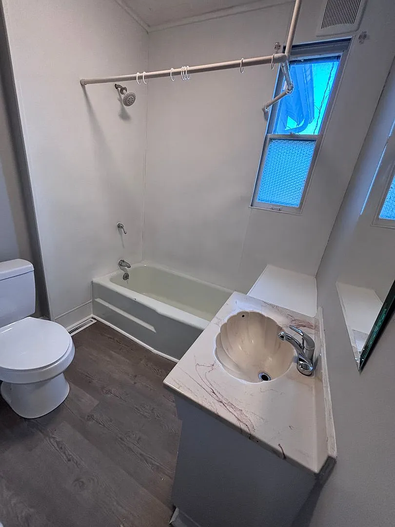 Brad's Corner — Photo 4