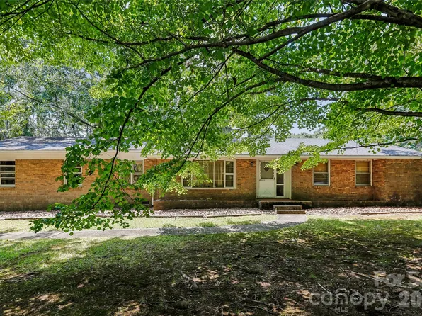 7816 Elwood Dr, Charlotte, NC 28227