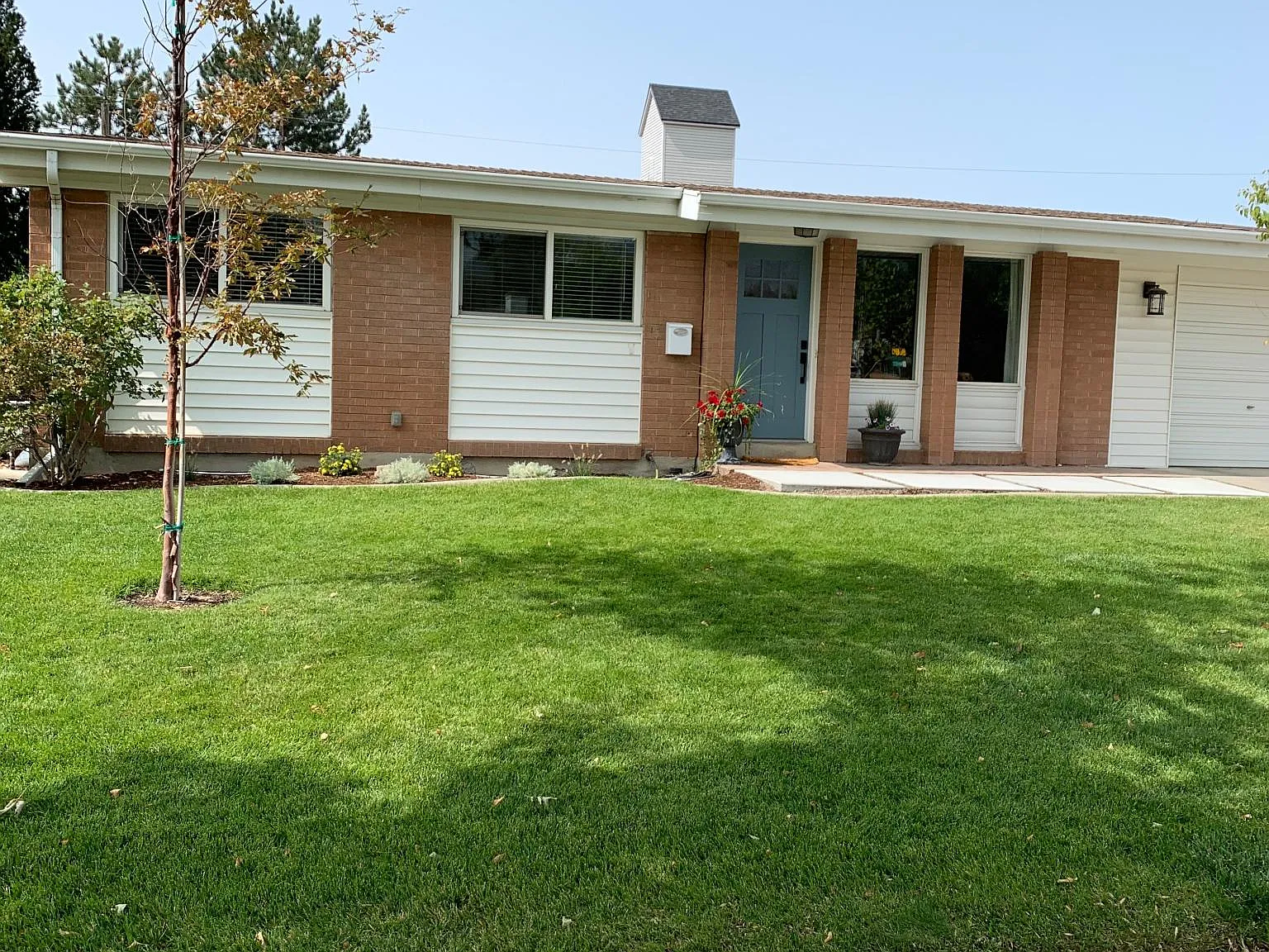 5 bed, 2400 sqft, $2,895 — Photo 1