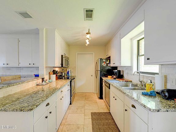 4th image of 4035 Oakwood Cir