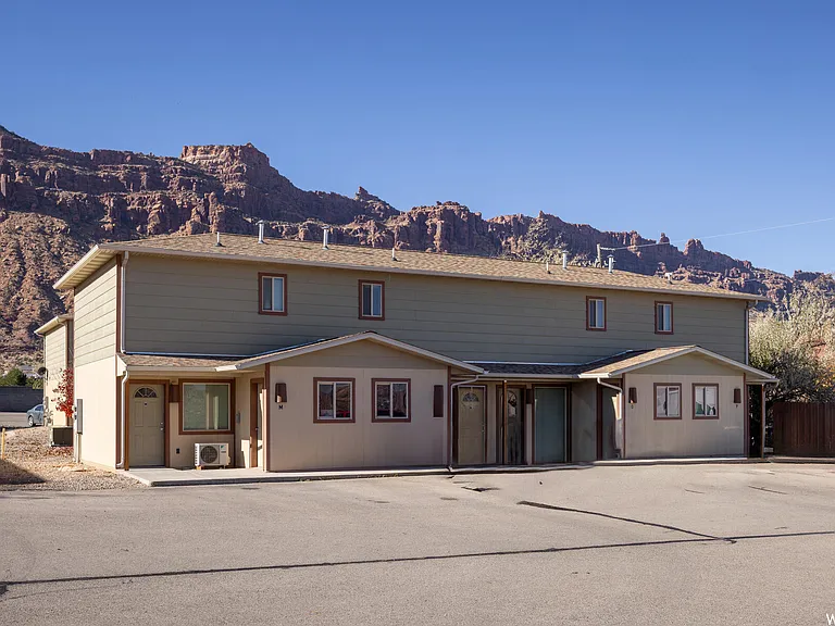 2589 E Cactus Rd — Photo 9