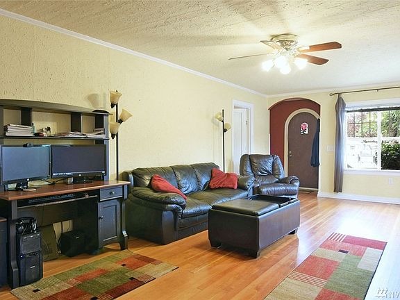 4th image of 2220 Melvin Ave