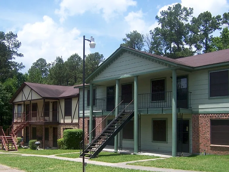 801 Forrest Holw — Photo 1