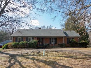 2660 London Ln, Winston Salem, NC 27103