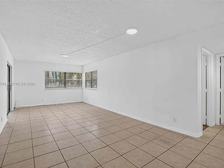 220 Lakeview Dr #210 — Photo 13