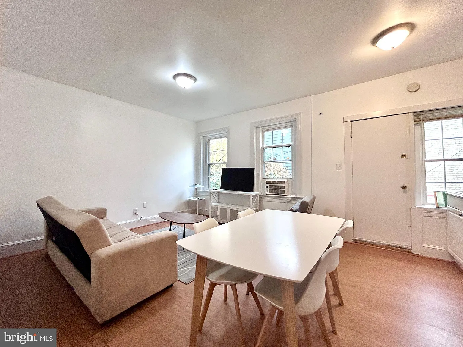 2 bed, 700 sqft, $2,490 — Photo 3