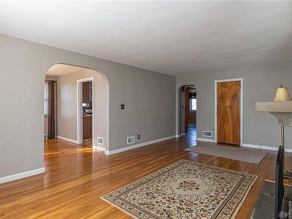 4th image of 49 Murray Dr